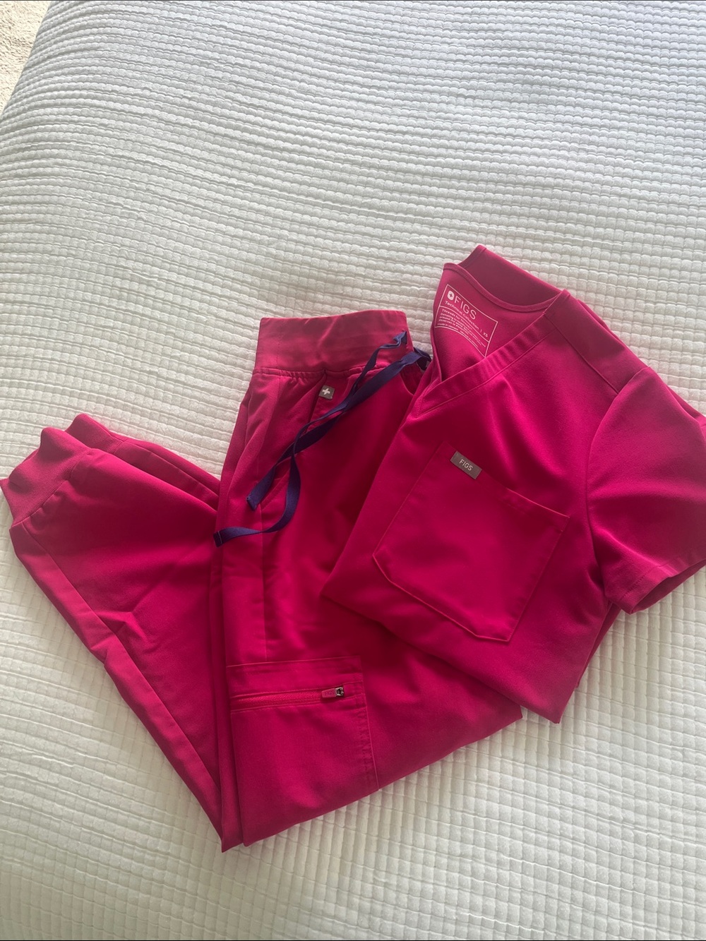Figs Catarina and Zamora set. Ultra rose color.